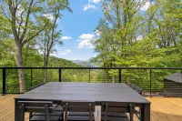 Moonshine Mtn Lodge ~ Stunning Mtn Views+Hot Tub+Gas Fire Table ~ Grill & WiFi! - 2-Star