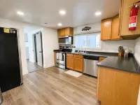 Newly remodeled cottage with King beds, and A/C