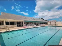 Island Living on Longboat Key 3 minute walk to the beach!
