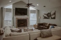 Beautiful 5bd/3ba in Gulf Breeze, Heated Private Pool & Pet Friendly!