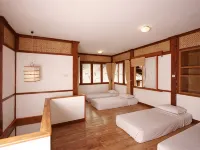Kampung Sumber Alam Garut Hotels near Rumah Makan Cibiuk