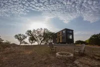 Peaceful Tiny Home on Hilltop with Gorgeous Sunsets & Scenic Views - Chalets