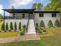 4BR Pineville Retreat - Private Pool - Fire Pit - Near Carowinds & Charlotte Hotels in Pineville