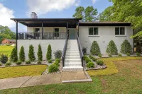 4BR Pineville Retreat - Private Pool - Fire Pit - Near Carowinds & Charlotte