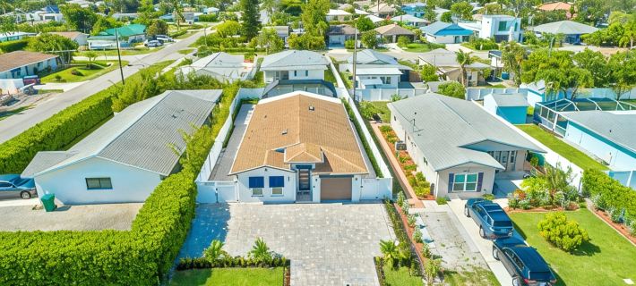 Sea Breeze Paradise - Walk to Vanderbilt Beach and Mercato, Heated Pool Home Hotels in Naples Park