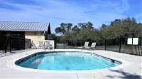 Beautiful 5/5.5 Home on 5 Acres w/Private Pool. River Access 2 m. Away - Pools
