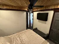Modern Mountain Cabin Condo w/Steam Shower + Essential Living Design