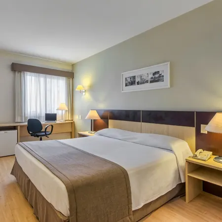 Hotel Euro Suíte Curitiba Batel by Nacional Inn Отели рядом с достопримечательностью «Батл»