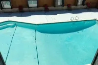 Updated 2-bedroom condo with pool - Pools