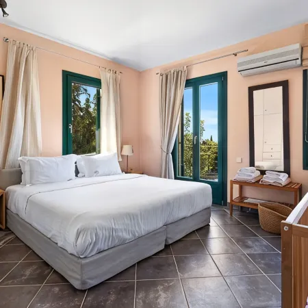 Luxury Beachfront Villa Aria - Pool, Tennis, Sunset Views & Seaside Adventures!!