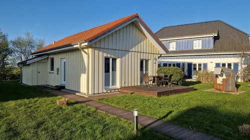 Close to the beach holiday home in a quiet field location with a spacious wooden terrace - 民泊