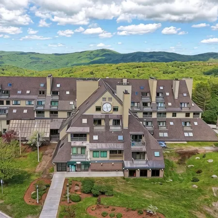 Killington Condo Penthouse Mountain View Underground parking Pool Hot Tub - 3F10