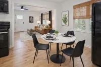 Chic Central Cottage- Wood Floors, Fireplace, Hospital/Vsu Firepit, Pet Friendly - 3-Star