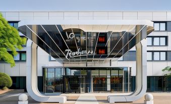 Radisson Red Hotel London Heathrow