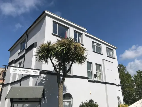 The Sherborne Lodge - Pet-friendly