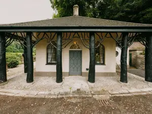 The Lodge Gatehouse at Coombe Lodge