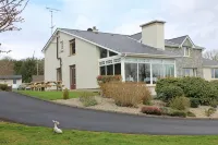 Carrowntober House B & B - parking