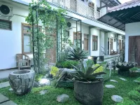 Hotel Family Nur Hotels in Sumenep