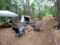 Campers Paradise, cozy tents, hot tub, free EV charger. Pet friendly