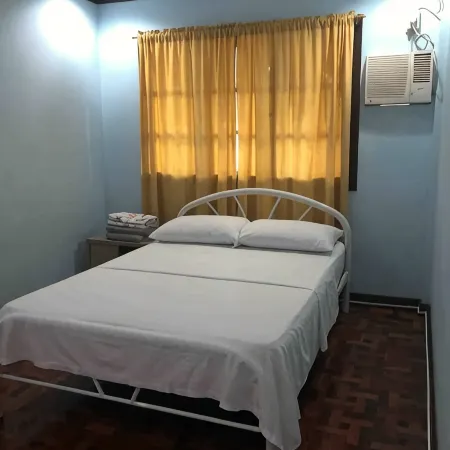 House with private pool and extensive garden