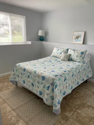 Spacious Summer Rental in Bonnet Shores/Narragansett, RI. Close to area beaches. - 2-Star
