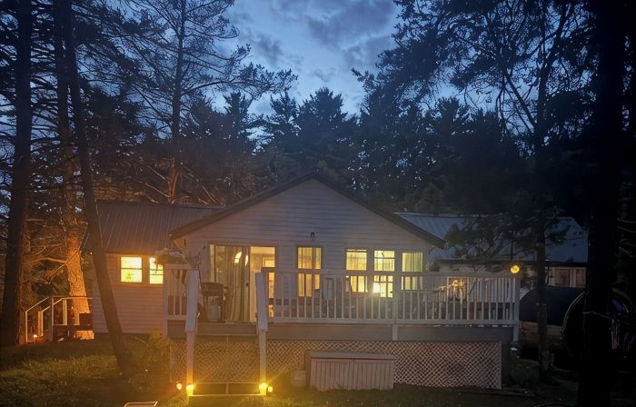 All season cottage with sauna overlooking the private beach on Lake Superior
