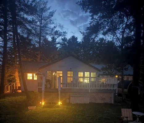 All season cottage with sauna overlooking the private beach on Lake Superior - Wifi