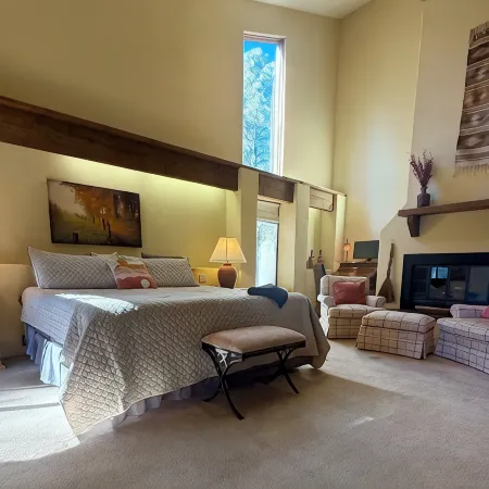 Beautiful, Huge Home on Golf Course and close to Ski Resort. Recently Renovated!