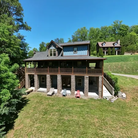 Spacious 4-bedroom house in serene Hiawassee with WiFi, AC