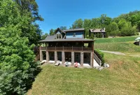Spacious 4-bedroom house in serene Hiawassee with WiFi, AC - Boutique