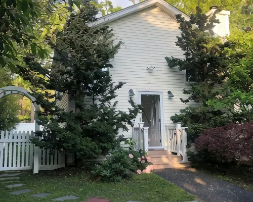 Hamptons Retreat • Hot Tub • Minutes to Beaches Hotele w: Hampton Bays