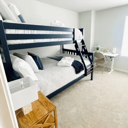 Pet friendly! King bed, smart TVs, mins to beaches from this brand new townhome