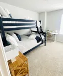 Pet friendly! King bed, smart TVs, mins to beaches from this brand new townhome - 3-Star
