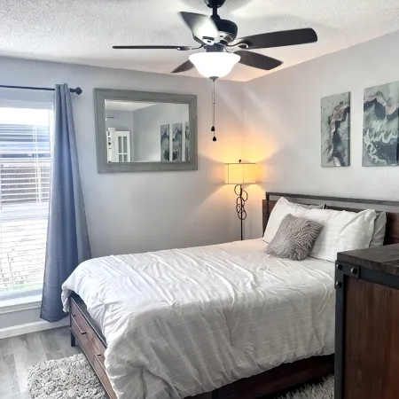 I20 – World Cup Stay - 18 Min to at&T - Sleeps 4 - Public Transit