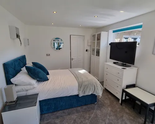 1 bed self-contained annex, with off-road parking. Hotels in Sittingbourne