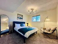 Luxe Escape in DTC << Sleep 16 >> Hot Tub, Fire Pit, Game Room & Home Gym - Homestays