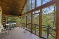 Spacious log cabin in Warrensburg w/ Hot Tub: 15 Mi to Lake George - 4-Star