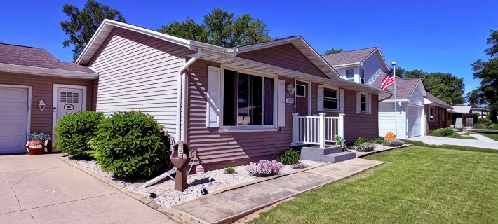 GB Packer 5 star home ⭐️⭐️⭐️⭐️⭐️ 1 block from Lambeau Field Hotels in Ashwaubenon
