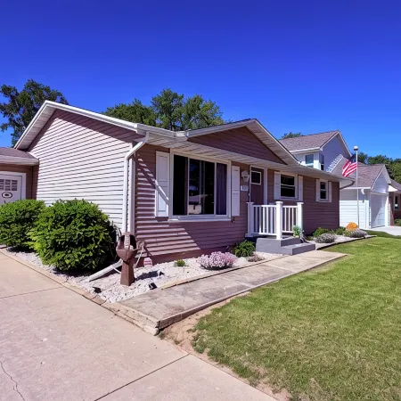 GB Packer 5 star home ⭐️⭐️⭐️⭐️⭐️ 1 block from Lambeau Field