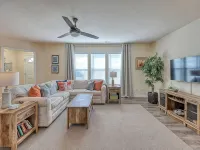 Surf City Off Island Retreat! 2.5 mi to beach - Flexible booking days! Hotéis em Pender County
