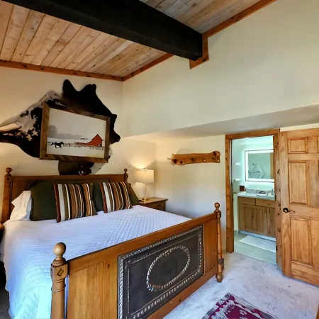 Newly Remodeled Ski-In, Ski-Out To Lift About 100 Yards From Unit.