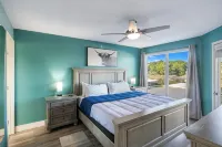 Lakeview Condo w/ 2 Pools & Beach - Family Fun Awaits at 21mm - 4-Star