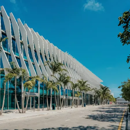 Iberostar Waves Miami Beach Отели рядом с достопримечательностью «Художественный Музей Басс»