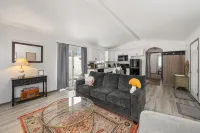Guest House with private entry and driveway. Pet Friendly! - 2 stjerner