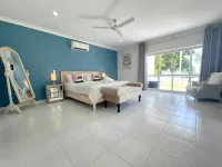 Da White Beachfront House Entertainer near Palm Cove Cairns - Homestays