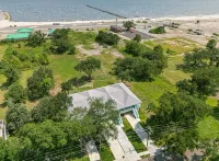 Long Beach Bungalow-3Br/2 bath - 4-Star