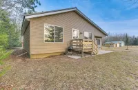 Spacious 3-Bedroom Cabin on Beautiful Blueberry Lake