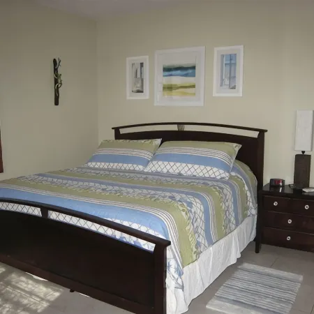 Spacious, attractively decorated 2 BR 1bath gated Apt, 4 Mins to Jobos Beach