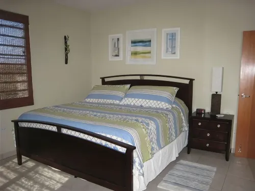 Spacious, attractively decorated 2 BR 1bath gated Apt, 4 Mins to Jobos Beach - Lejligheder