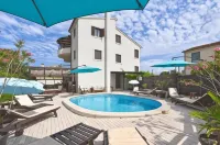 Apartment 1787 - Pools